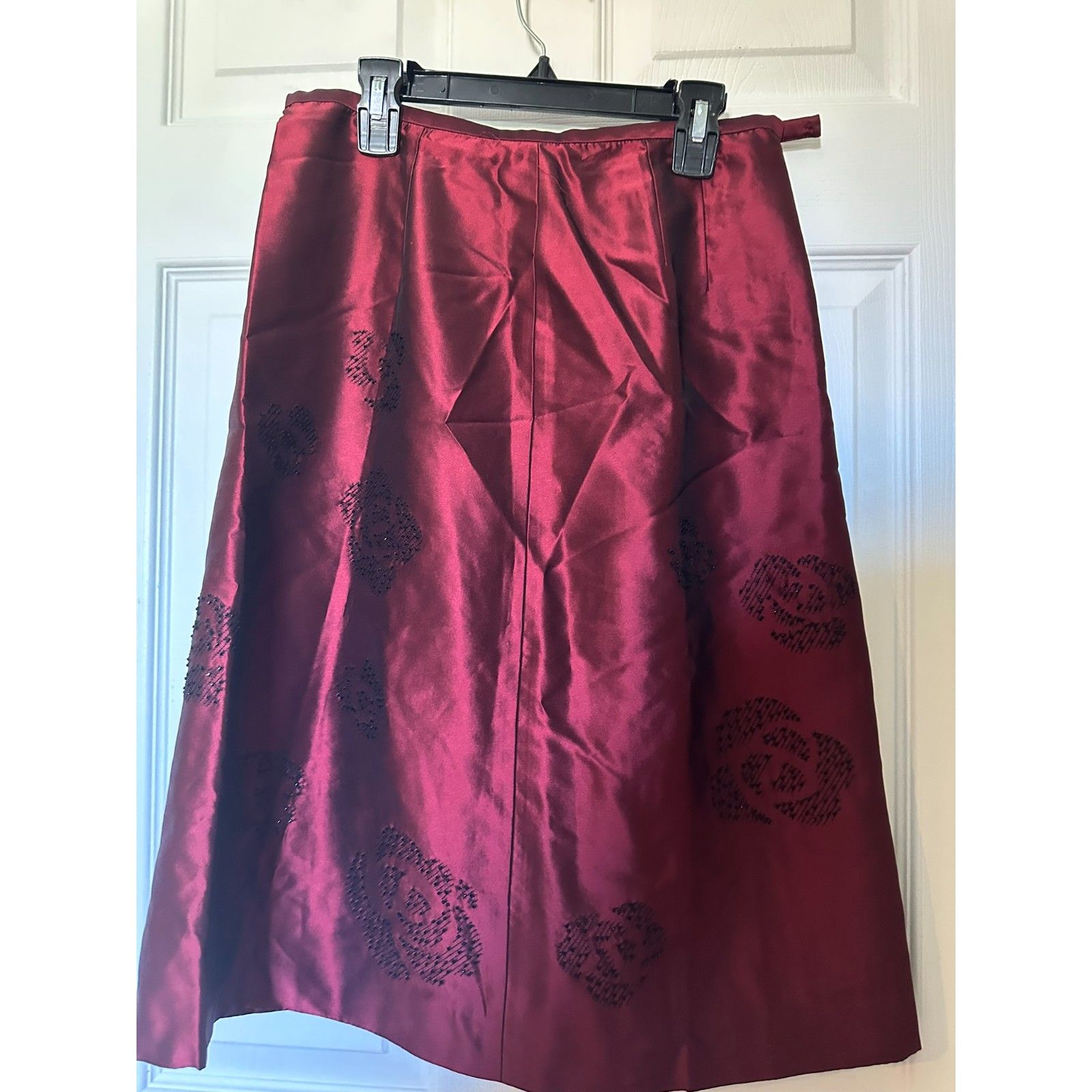 Ann Taylor Women’s Satin Maroon With Black Floral Design Size 2 Nwt